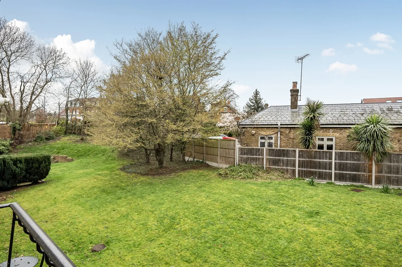 Cunard Crescent, London, N21, photo 3