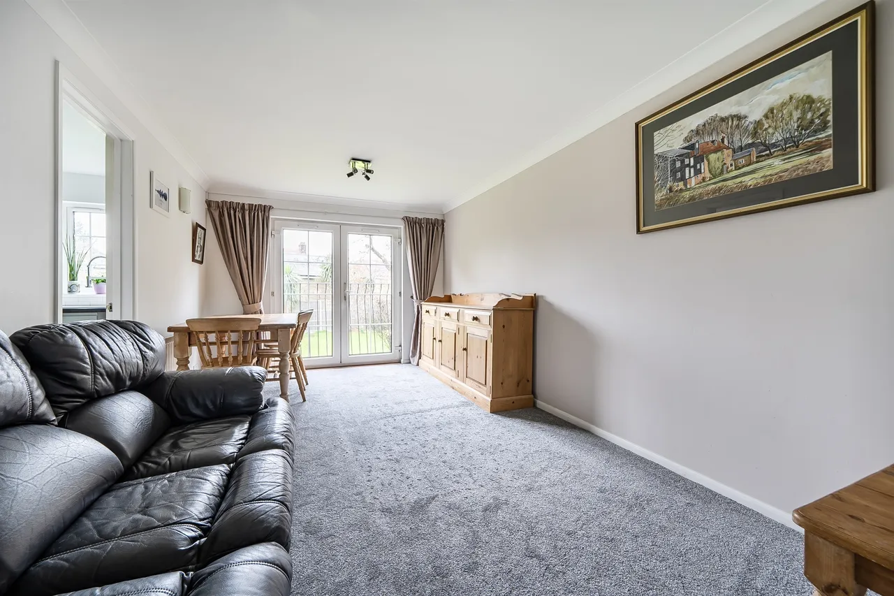 Cunard Crescent, London, N21, photo 2