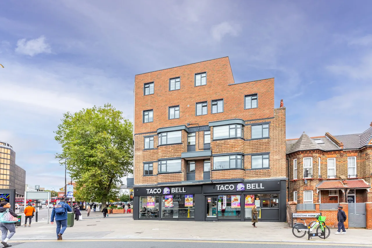 7 Gladstone House, High Road, London, photo 8