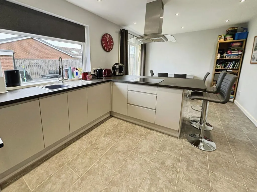 Newcastle Upon Tyne NE12 9RE, NE12, photo 5