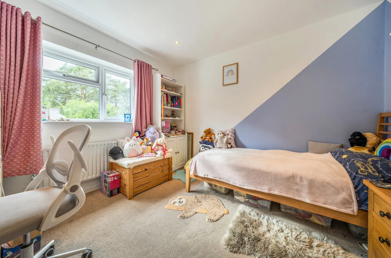 Wickham Close, Church Crookham, Fleet, Hampshire, GU52 6NU, photo 7