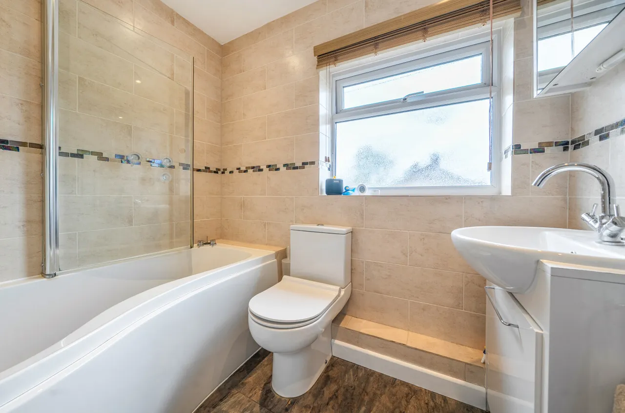 Wickham Close, Church Crookham, Fleet, Hampshire, GU52 6NU, photo 8