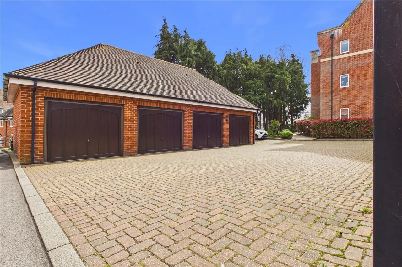 Abbey Gardens, Upper Woolhampton, RG7, photo 4