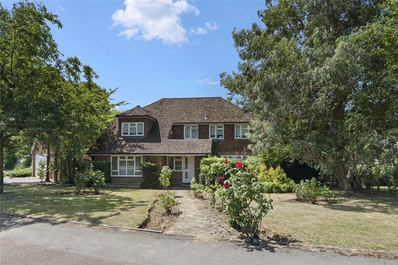 4 bed house for sale — Ashcroft Park, Cobham, KT11