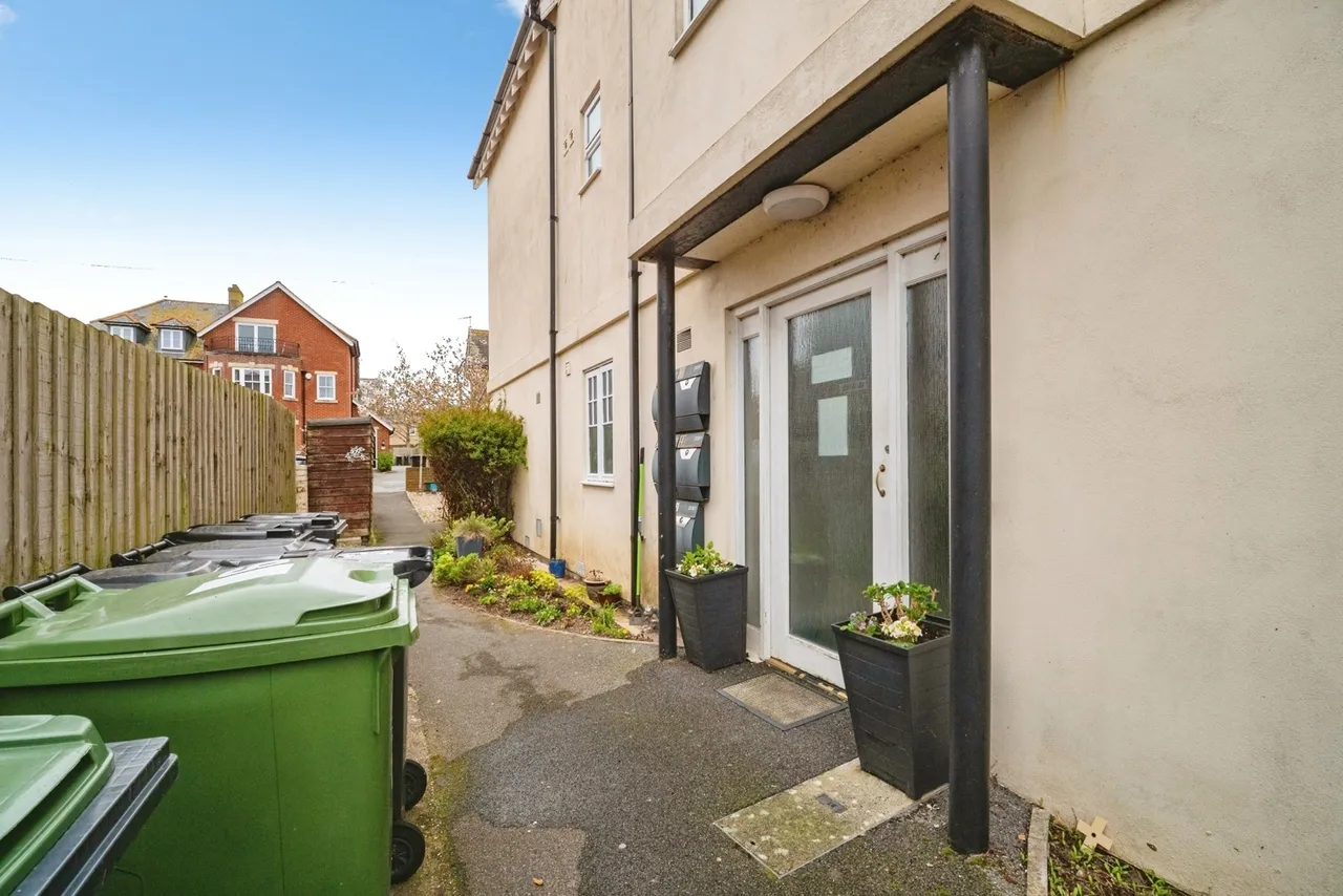 Glendinning Avenue, Weymouth, DT4, photo 13