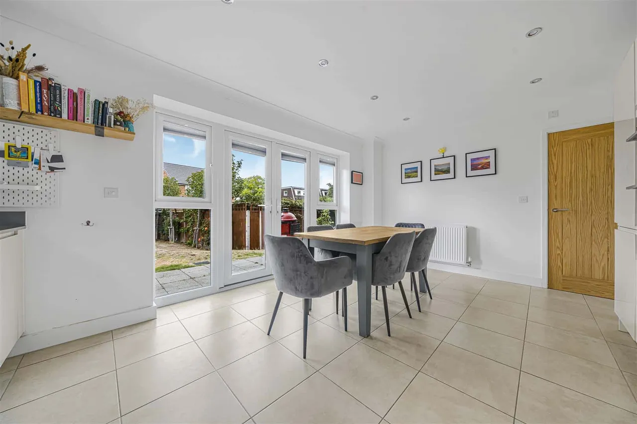 Tilia Close, Windsor, SL4 4LF, photo 4
