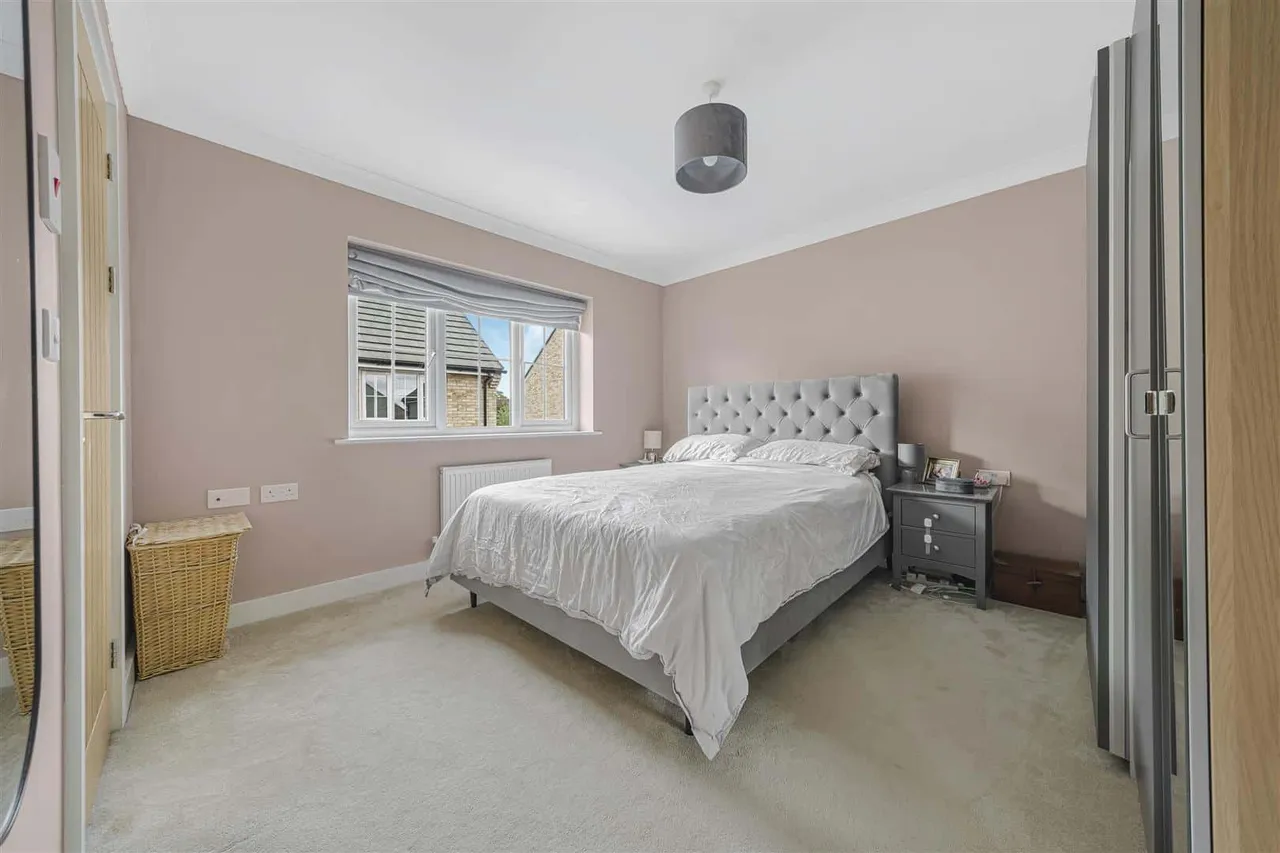 Tilia Close, Windsor, SL4 4LF, photo 9