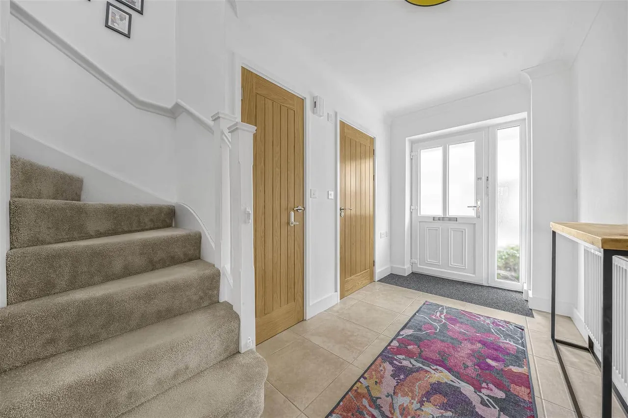 Tilia Close, Windsor, SL4 4LF, photo 8