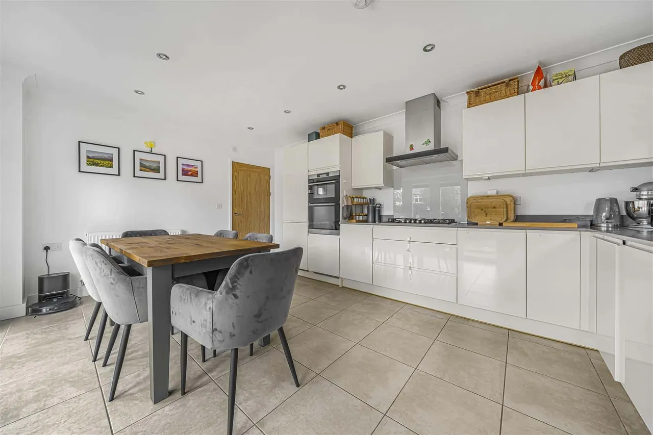 Tilia Close, Windsor, SL4 4LF, photo 7