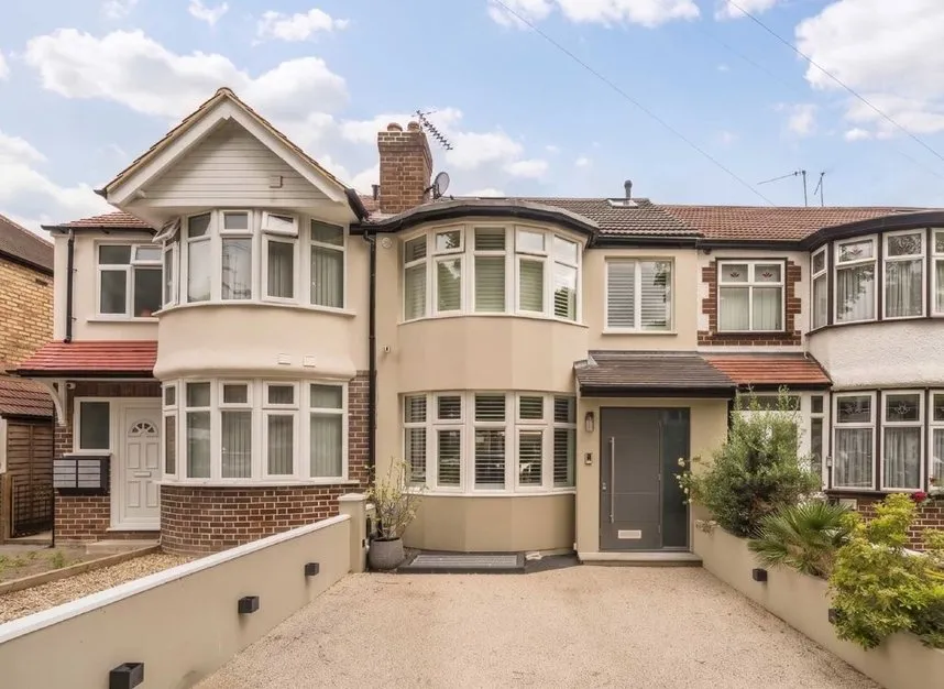 4 bed house for sale — Thames Avenue, Ealing, UB6