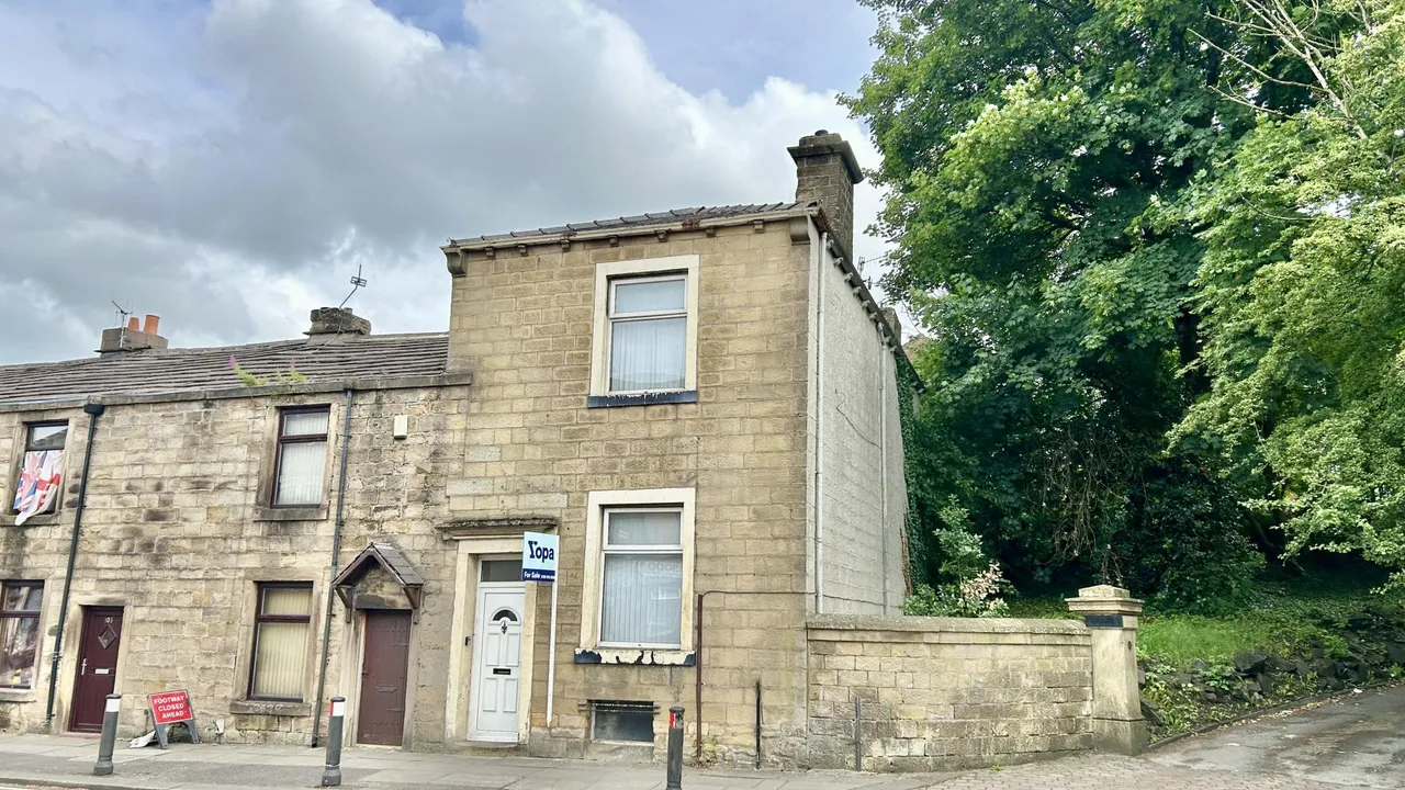 3 bed house for sale, Manchester Road, Nelson, BB9