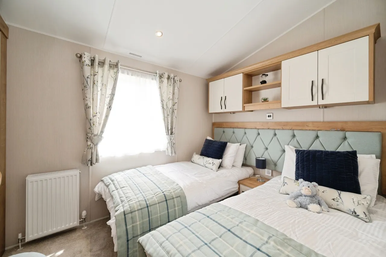 Havant Road, Hayling Island, PO11, photo 9