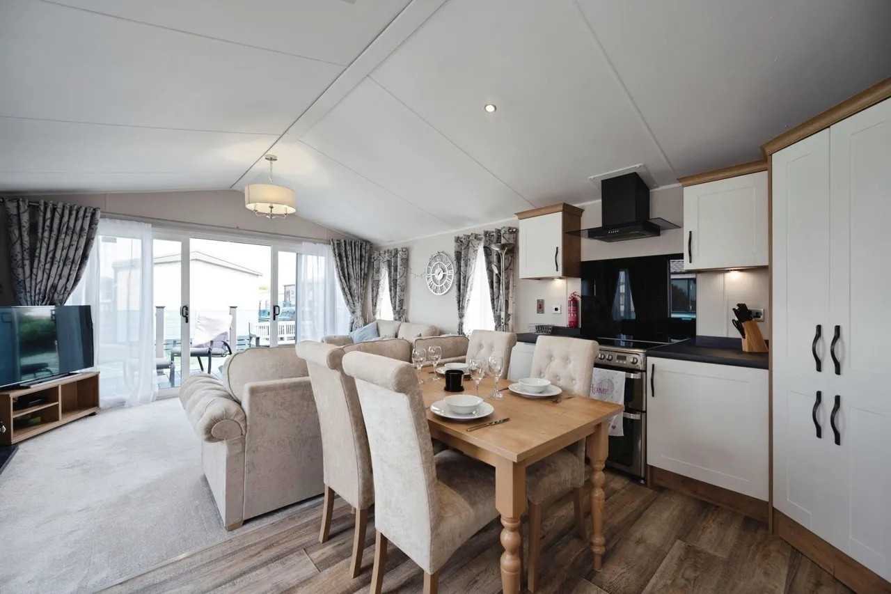 Havant Road, Hayling Island, PO11, photo 4