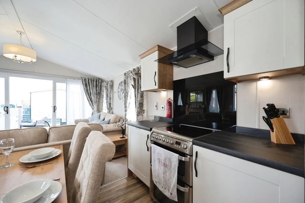 Havant Road, Hayling Island, PO11, photo 14