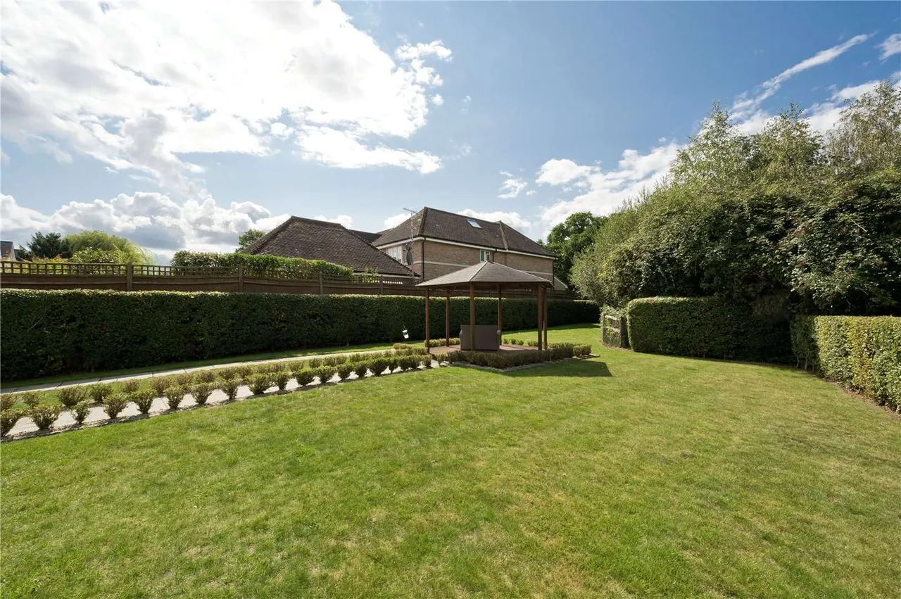 More Lane, Esher, KT10, photo 13