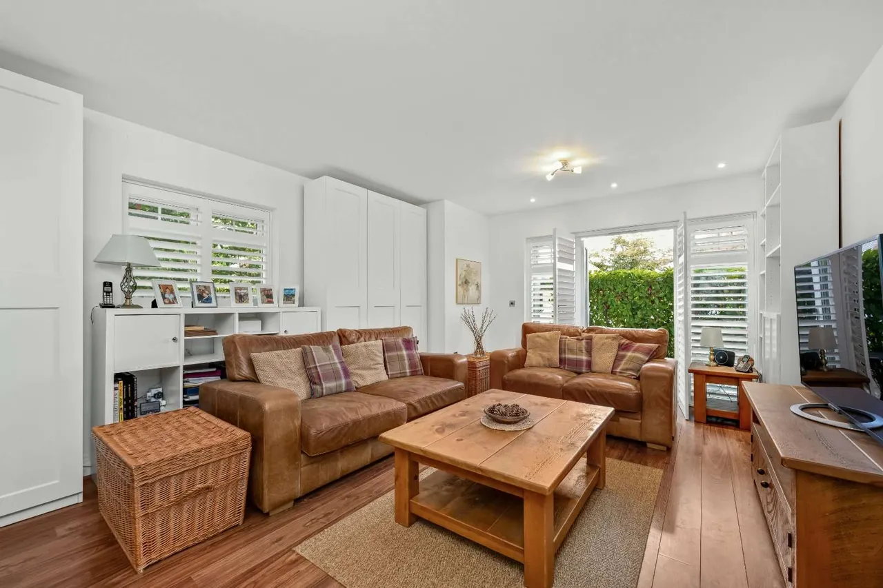 More Lane, Esher, KT10, photo 4