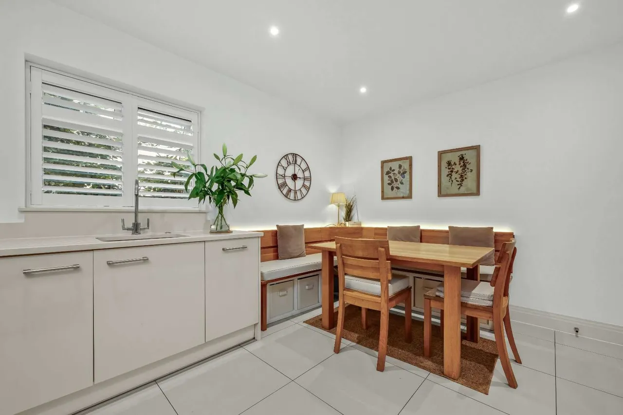 More Lane, Esher, KT10, photo 3