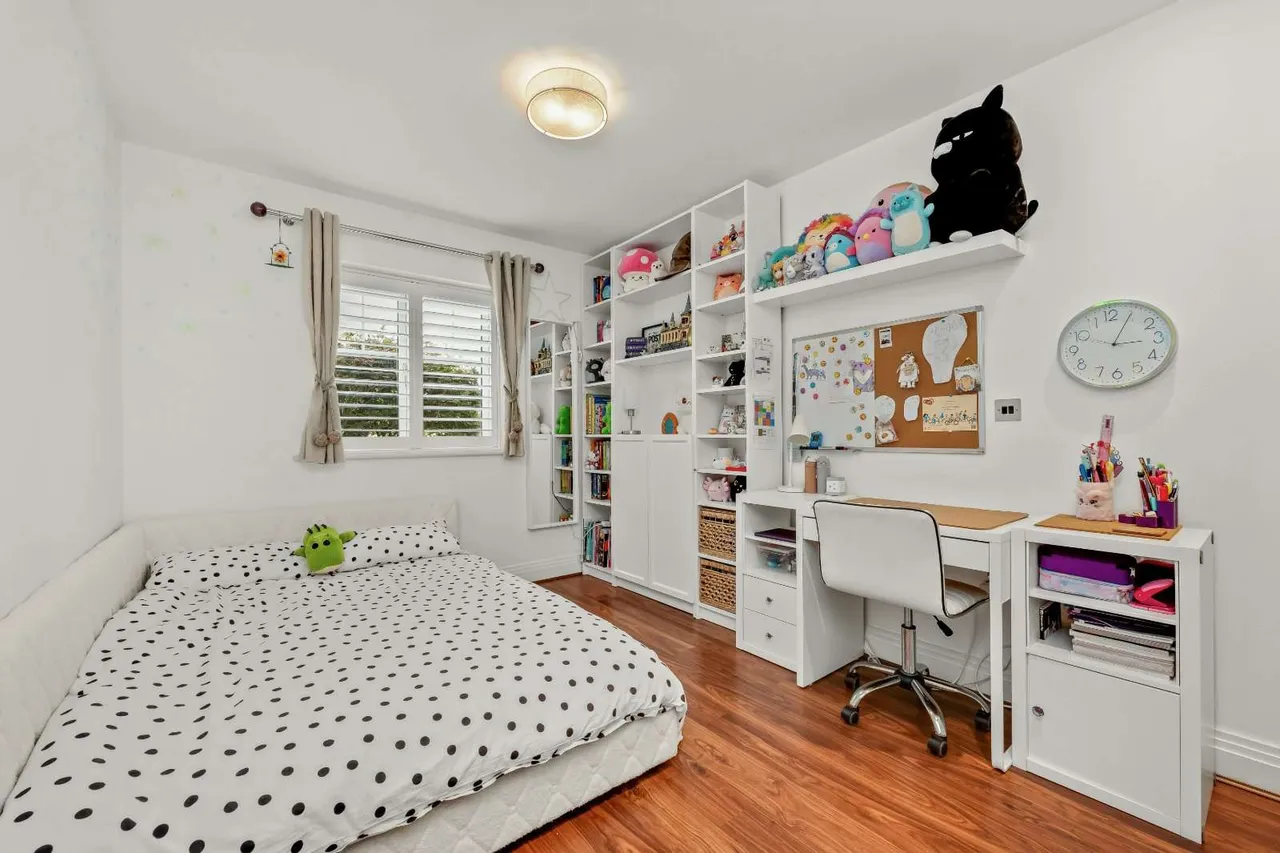 More Lane, Esher, KT10, photo 8