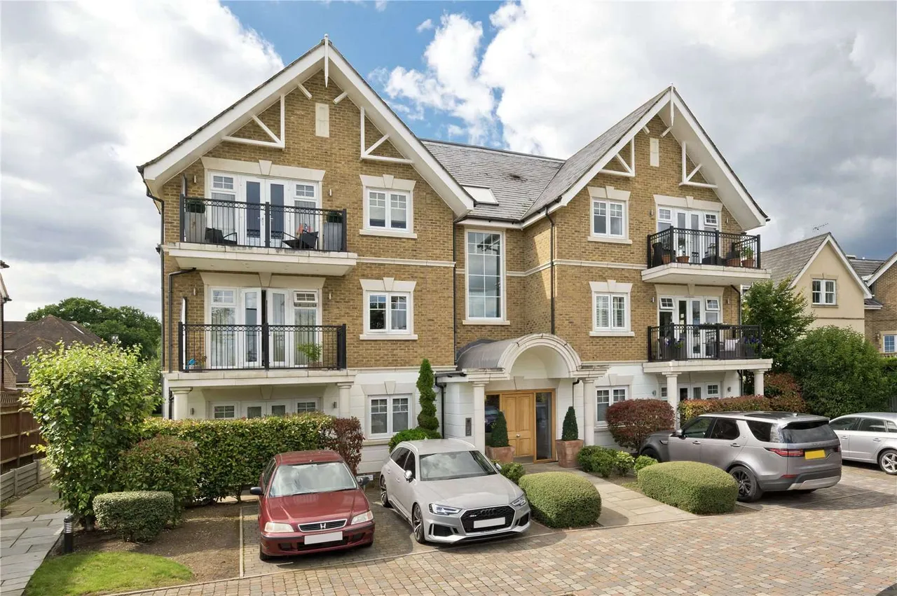 More Lane, Esher, KT10, photo 12