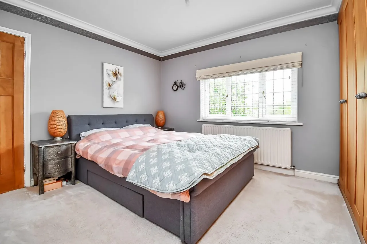 Bradford Road, Guiseley, LS20, photo 13