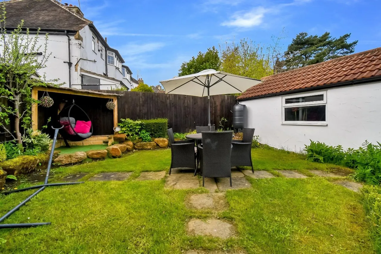 Bradford Road, Guiseley, LS20, photo 19