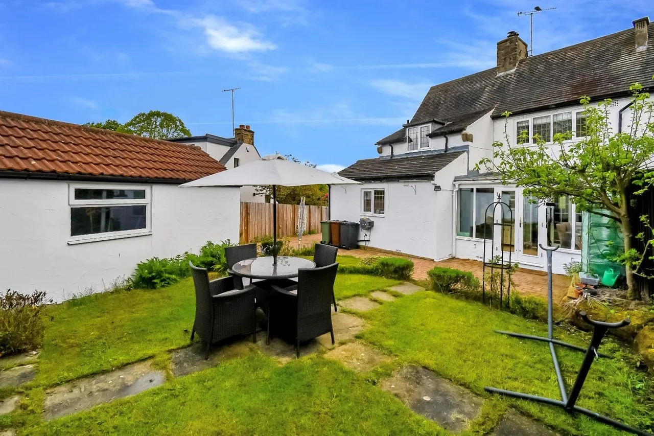 Bradford Road, Guiseley, LS20, photo 20
