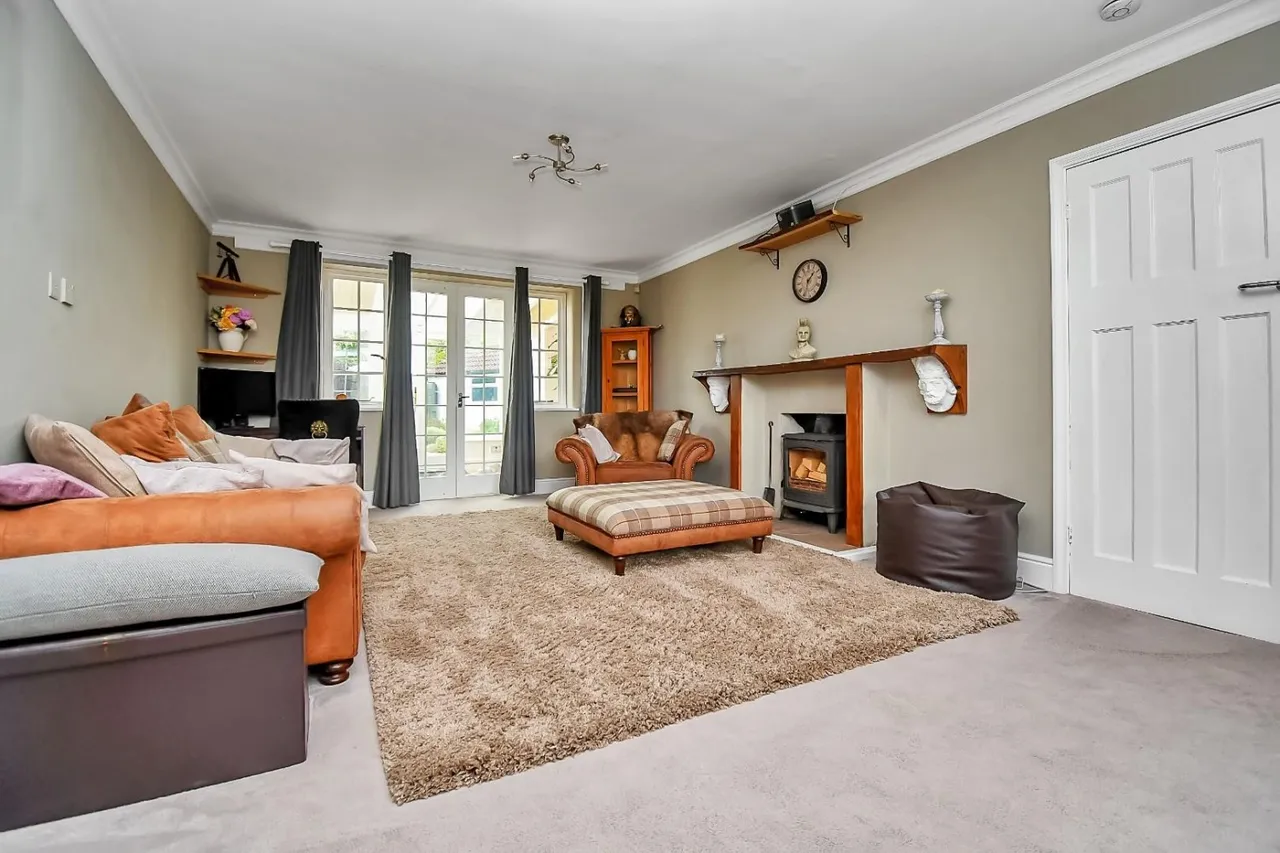 Bradford Road, Guiseley, LS20, photo 5