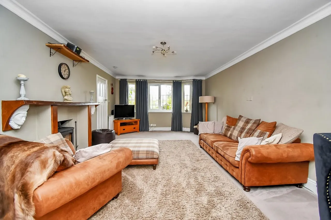 Bradford Road, Guiseley, LS20, photo 2