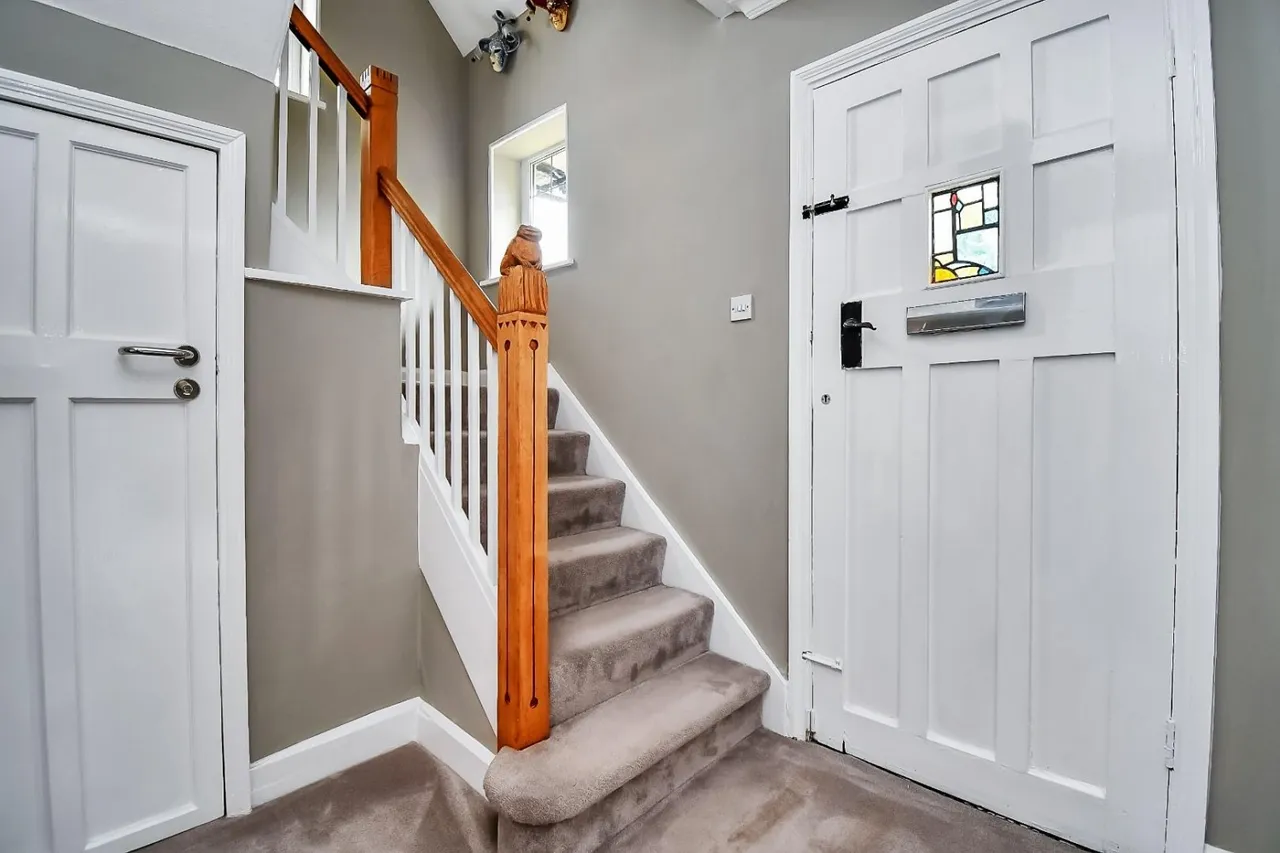 Bradford Road, Guiseley, LS20, photo 12