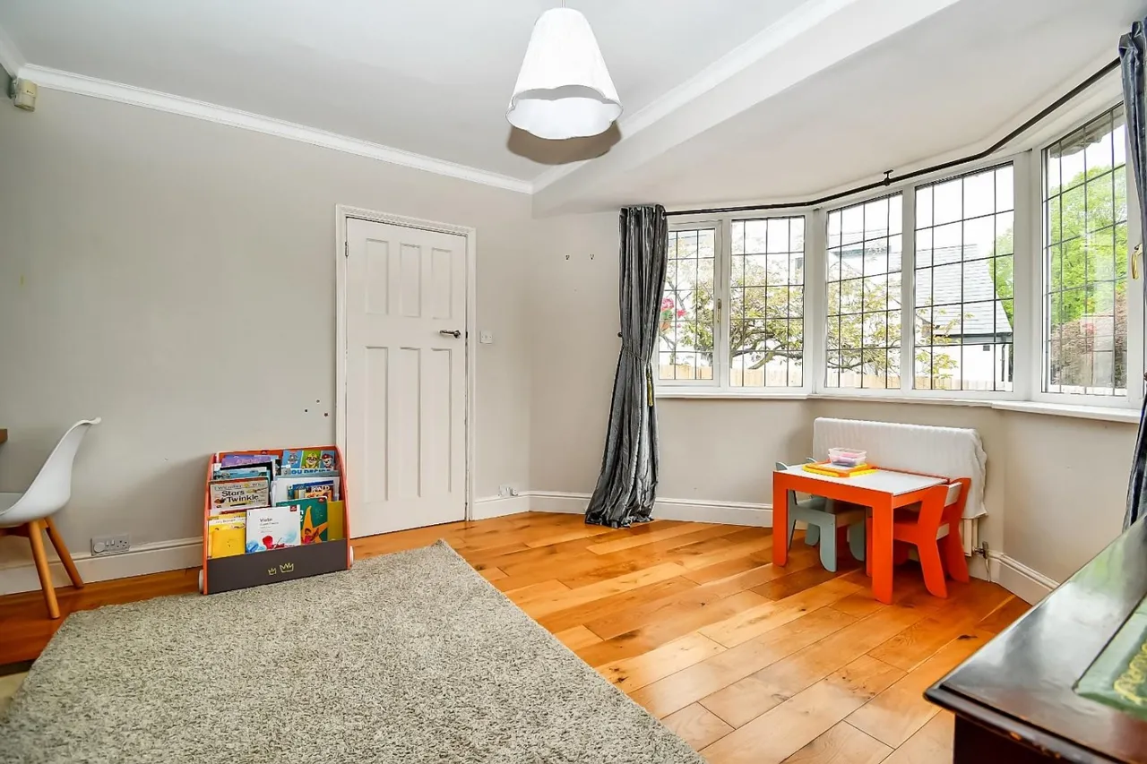 Bradford Road, Guiseley, LS20, photo 9