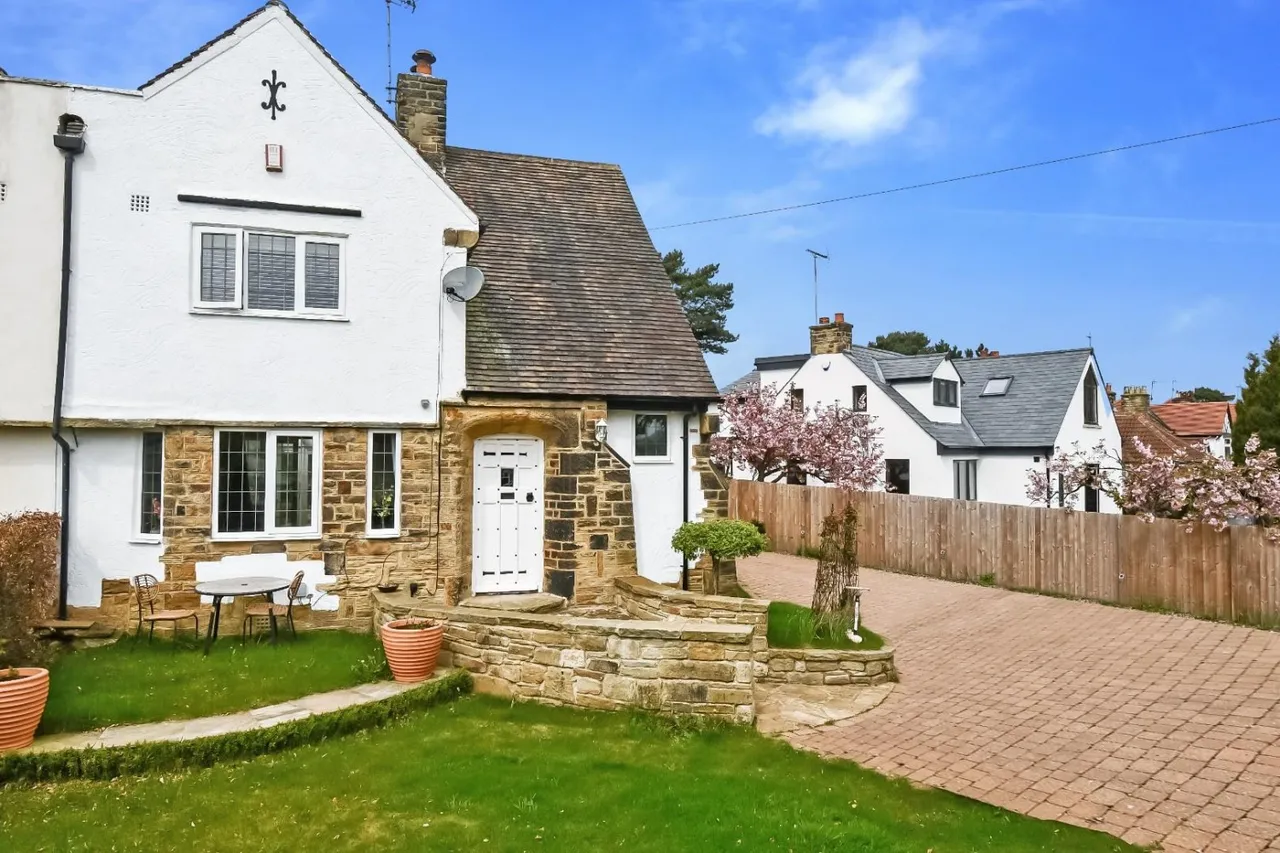 Bradford Road, Guiseley, LS20, photo 24