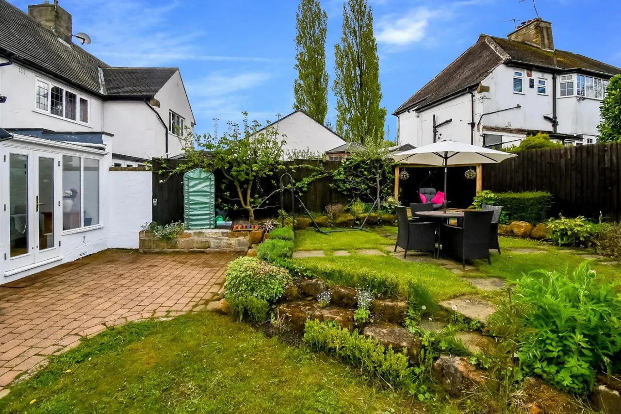 Bradford Road, Guiseley, LS20, photo 22