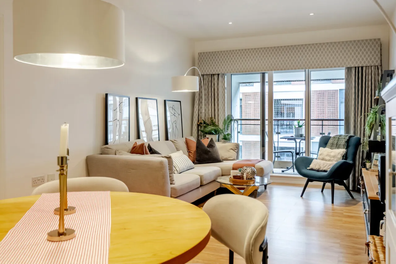 2 bed flat for sale, Cornell Square, Nine Elms, SW8