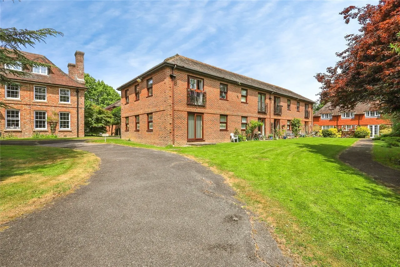 2 bed flat for sale, Delves Close, Ringmer, BN8