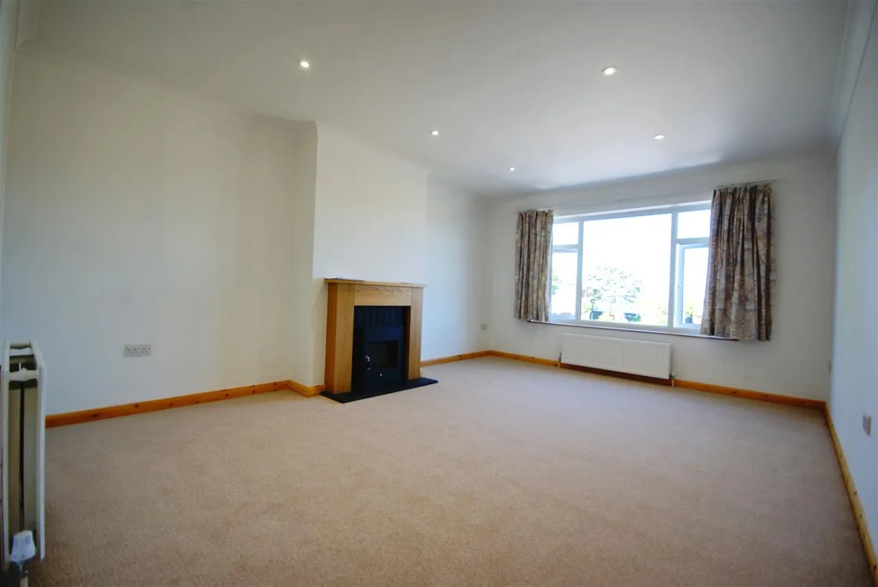 Grange Crescent, Lincoln, LN6, photo 2
