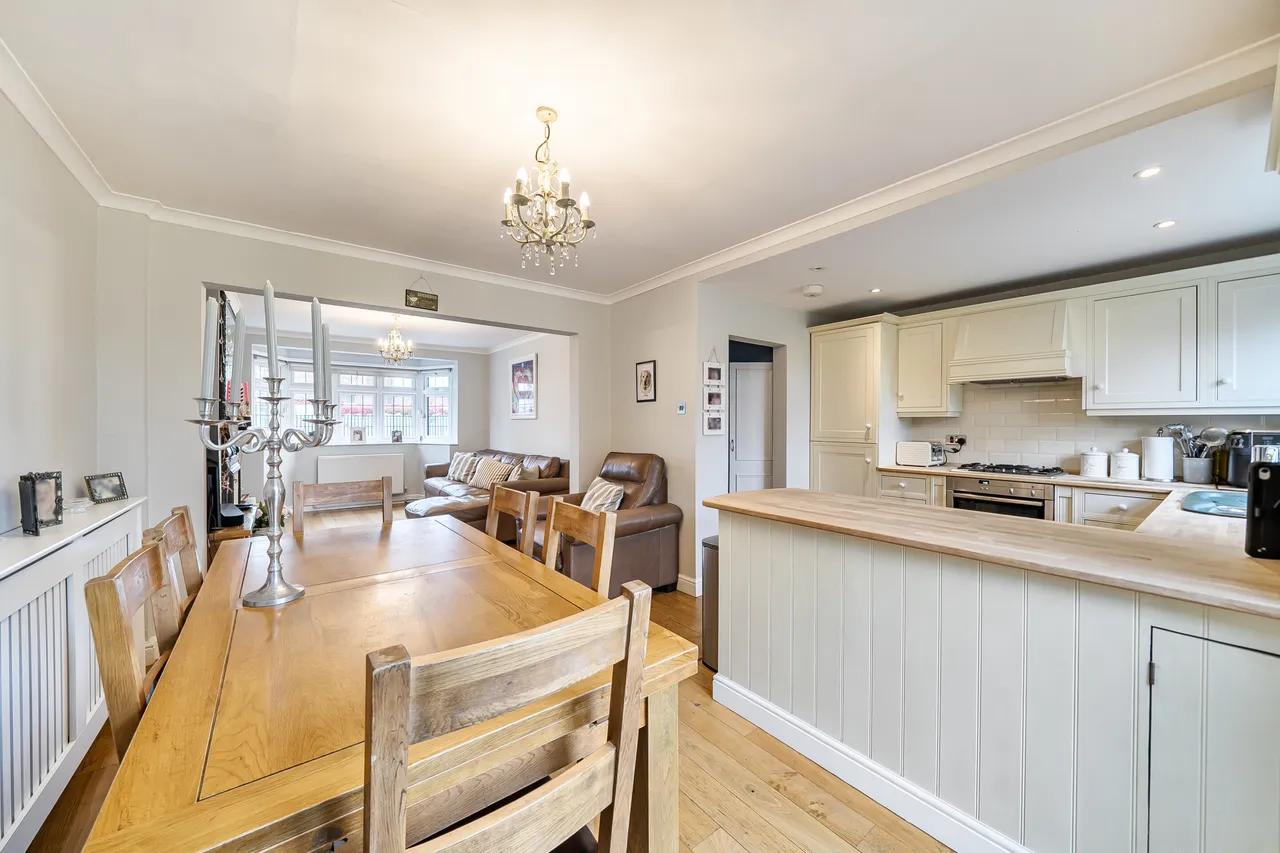 Queens Walk, Ruislip, HA4, photo 6