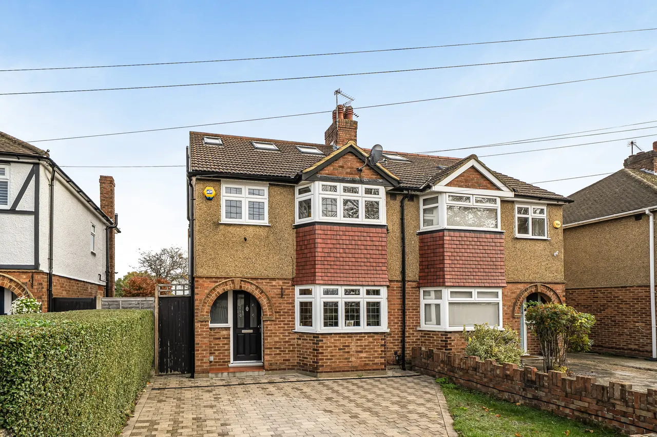 4 bed house for sale, Queens Walk, Ruislip, HA4