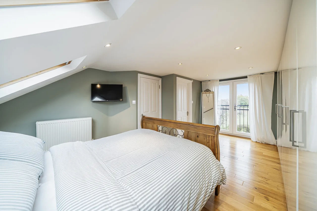Queens Walk, Ruislip, HA4, photo 8