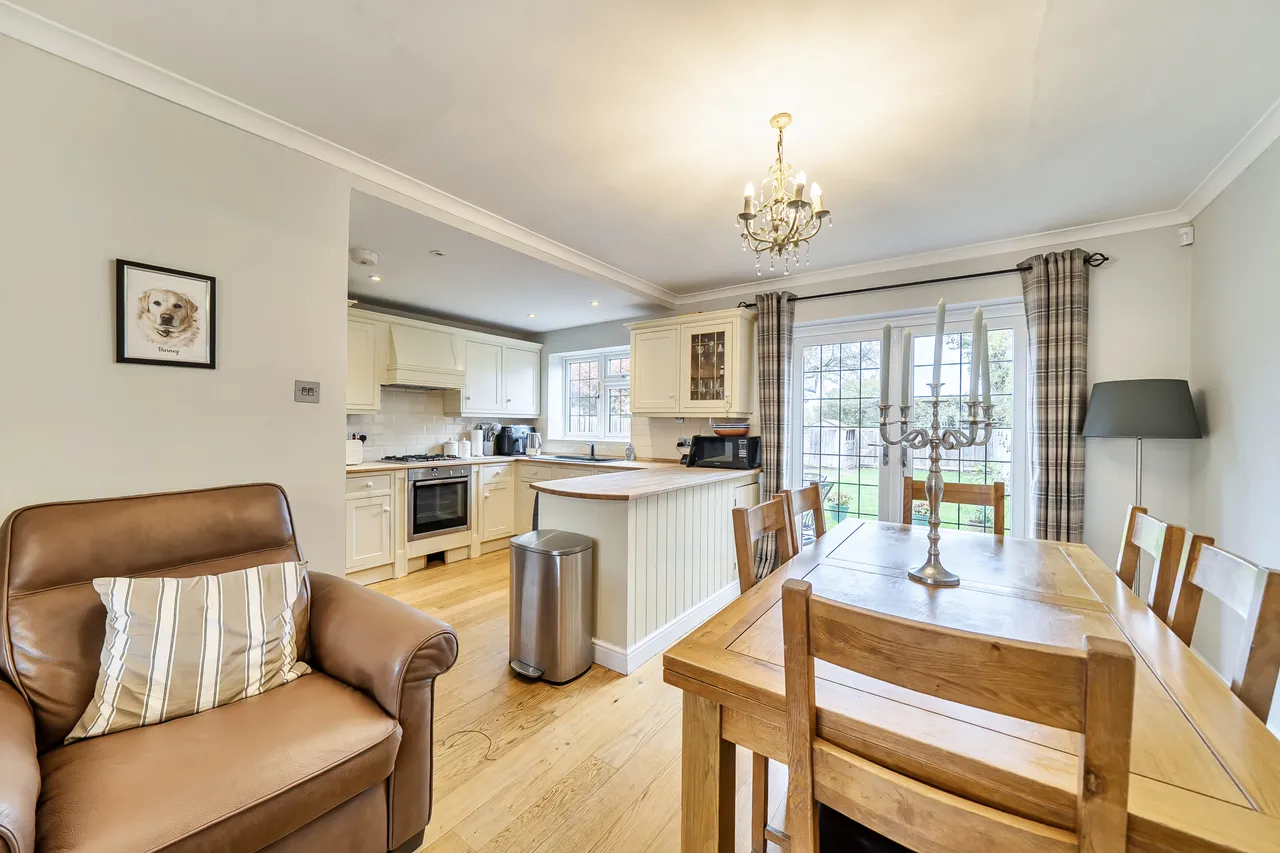 Queens Walk, Ruislip, HA4, photo 5
