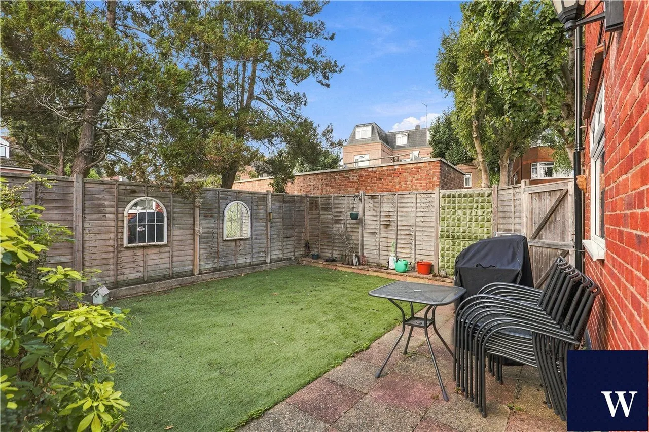 Woodberry Gardens, North Finchley, N12, photo 9