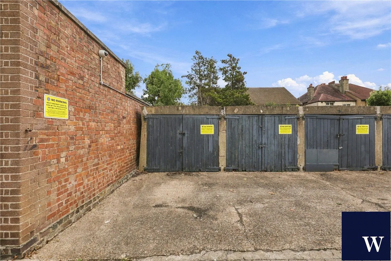 Woodberry Gardens, North Finchley, N12, photo 19