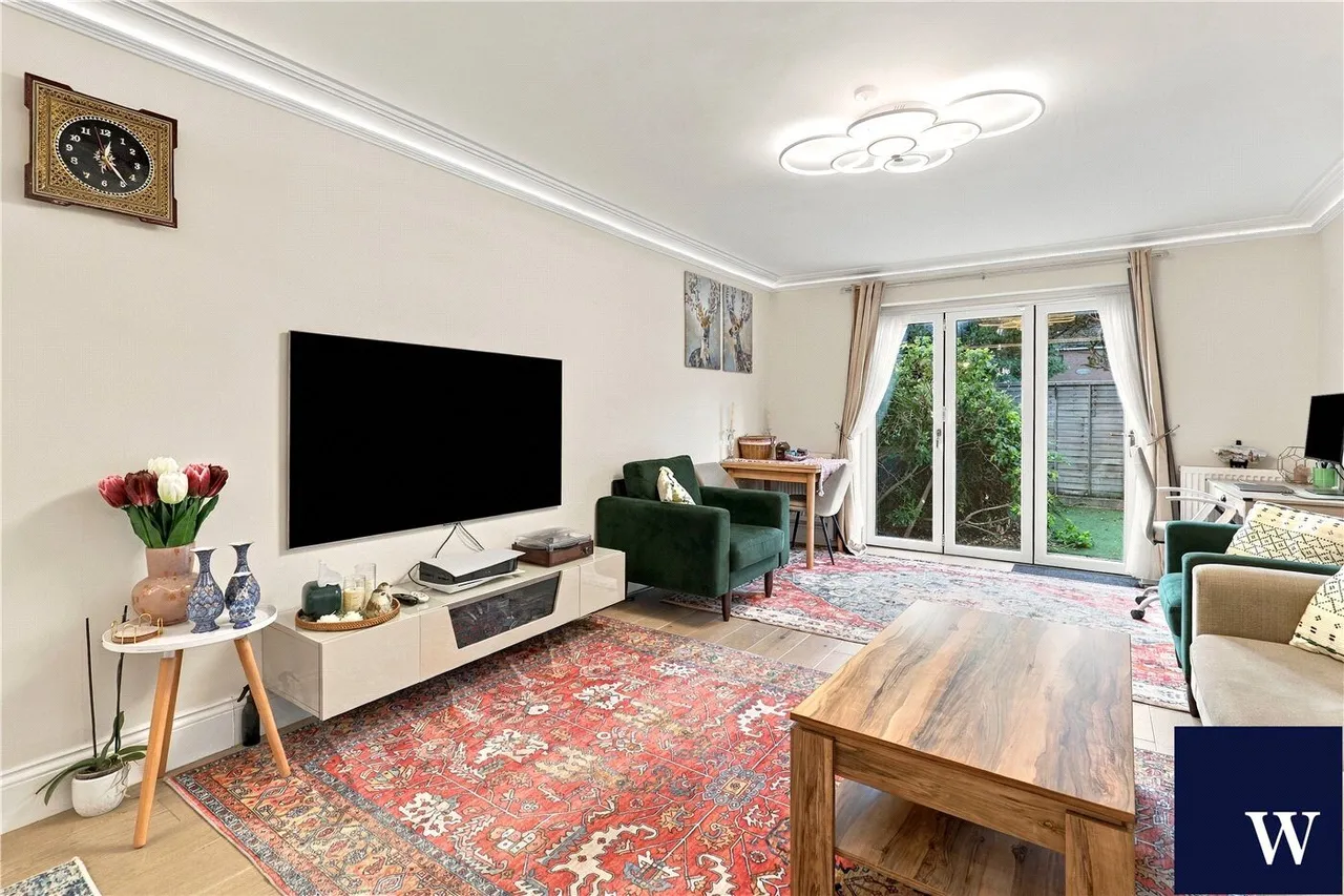 2 bed flat for sale, Woodberry Gardens, North Finchley, N12
