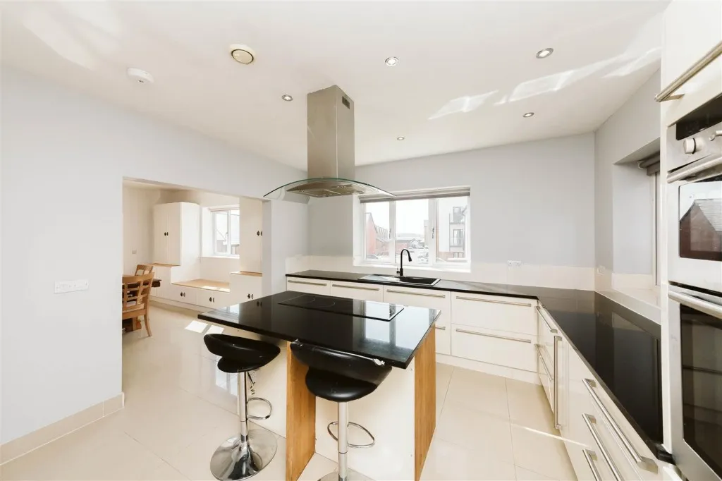Lane End, Catbrain Lane, Cribbs Causeway, Bristol, BS10 7TJ, photo 5
