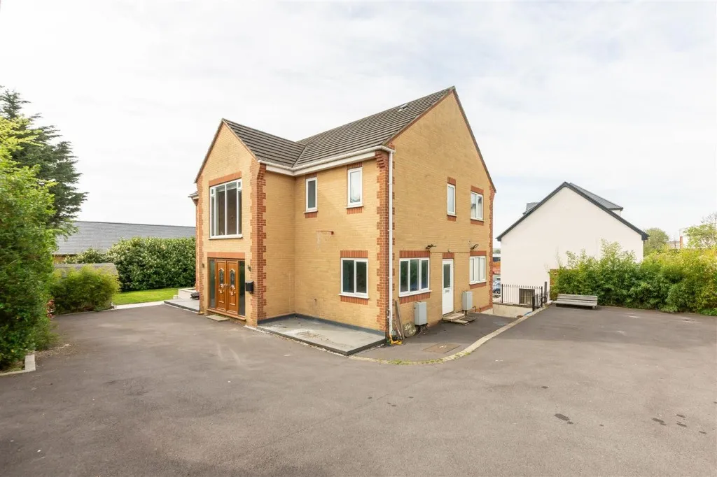 Lane End, Catbrain Lane, Cribbs Causeway, Bristol, BS10 7TJ, photo 2