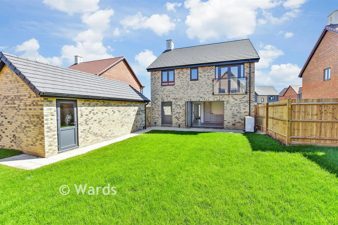 Bulldog Close, Faversham Lakes, ME13, photo 15