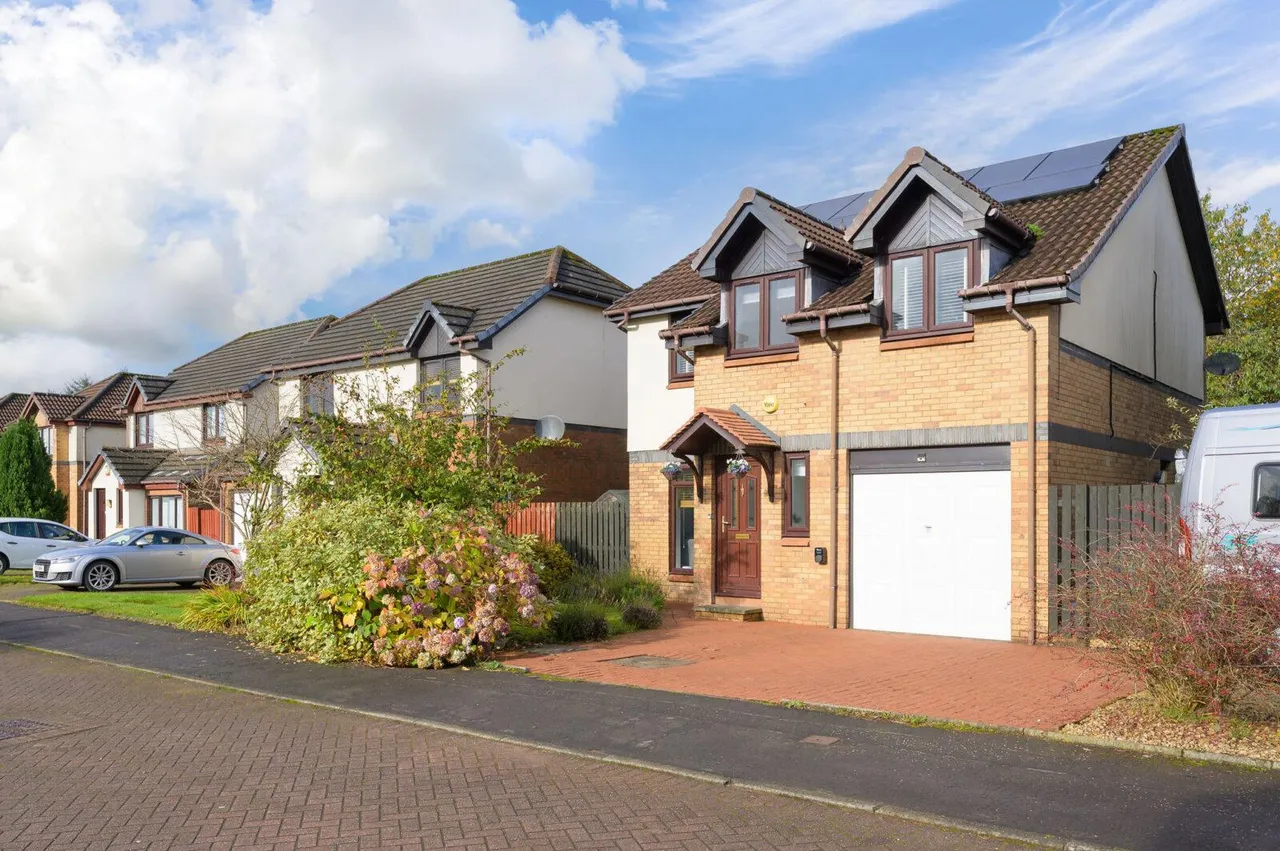 4 bed house for sale — Cawder Road, Cumbernauld, G68 0BF