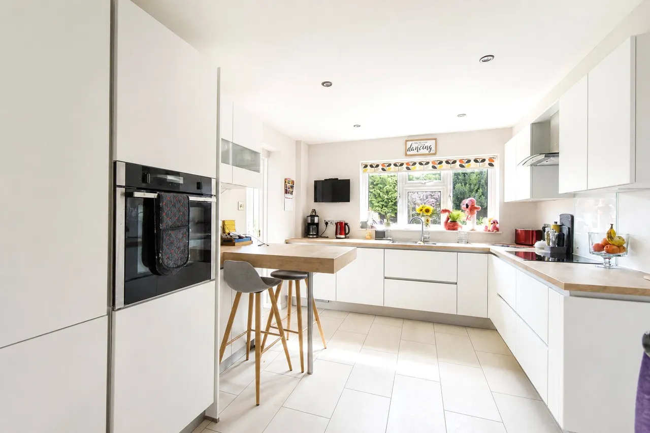 Squarefield Gardens, Hook, Hampshire, RG27 9QH, photo 4