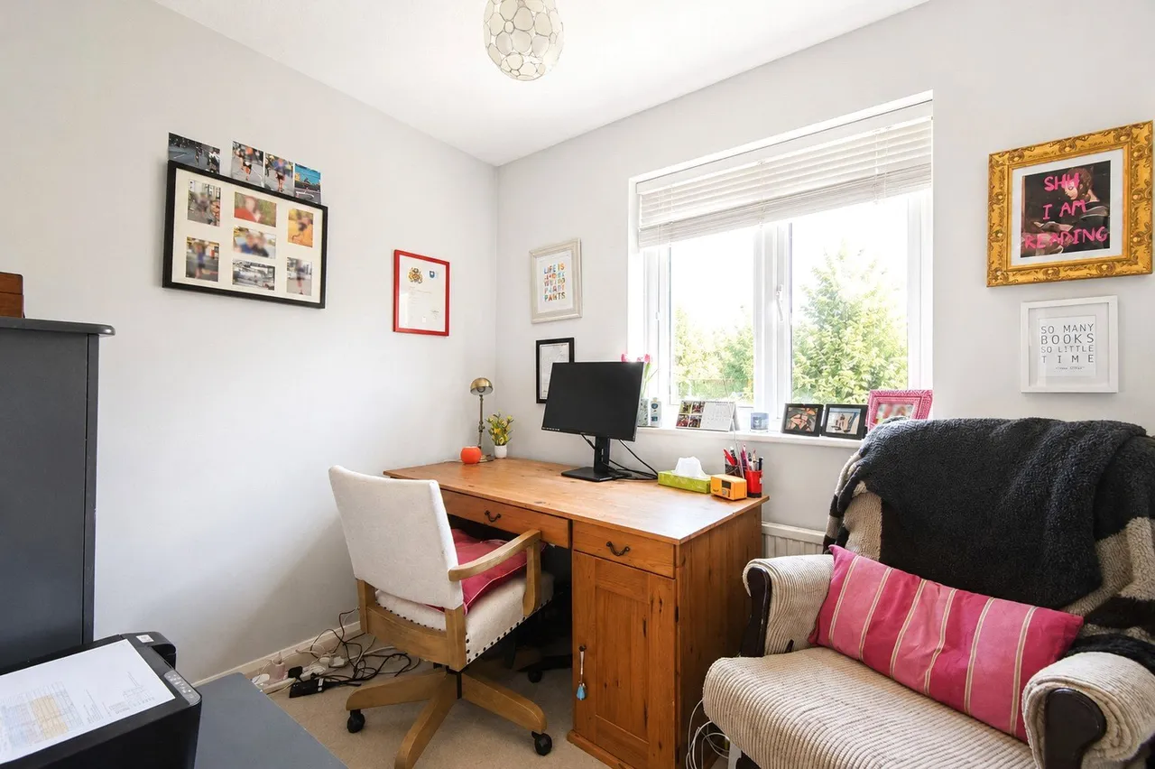 Squarefield Gardens, Hook, Hampshire, RG27 9QH, photo 9