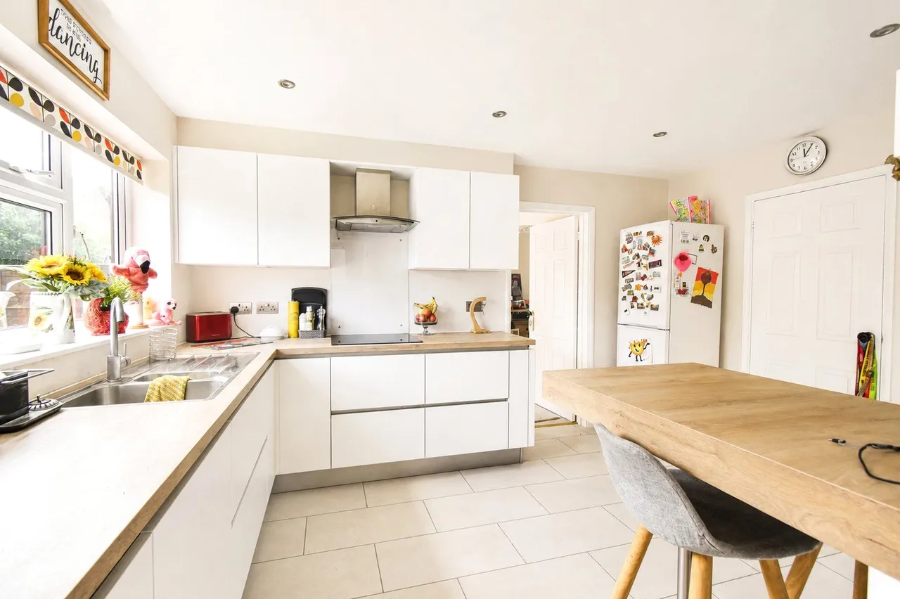 Squarefield Gardens, Hook, Hampshire, RG27 9QH, photo 6