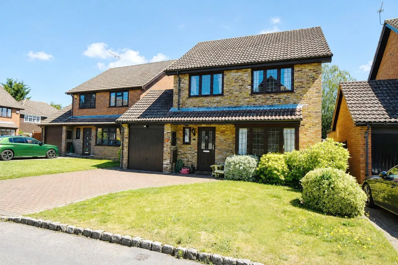 Squarefield Gardens, Hook, Hampshire, RG27 9QH, photo 11